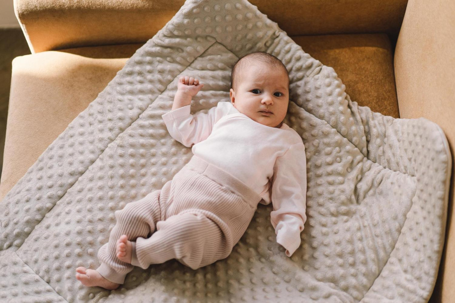 Zavinovacka: praktická pomôcka pre bábätko alebo len doplnok?