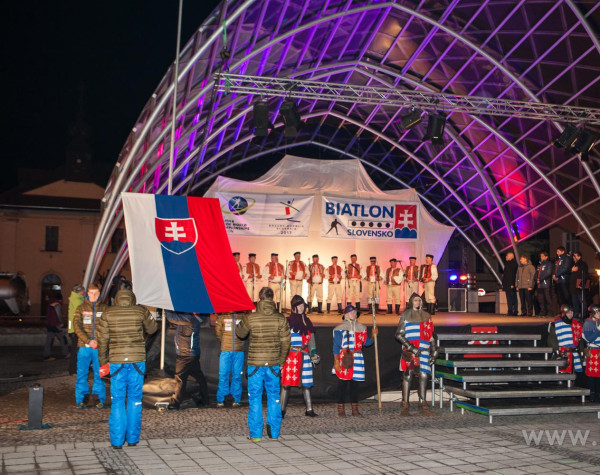 FOTO: Svetové podujatie na breznianskom námestí